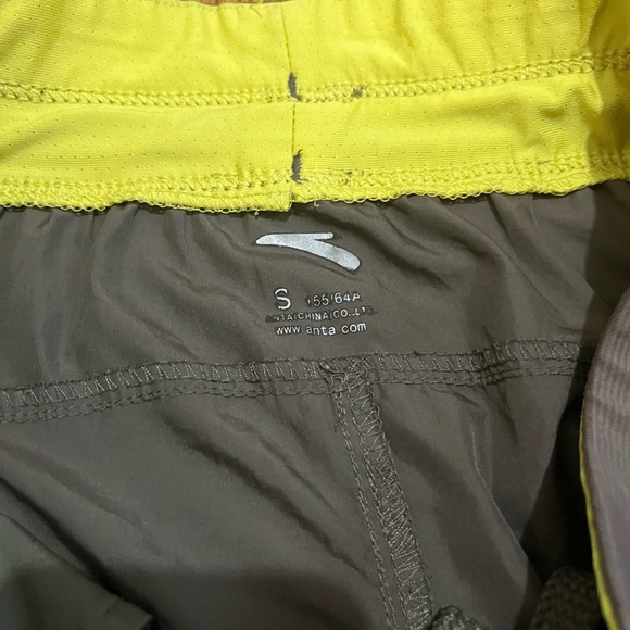 3/$25 Army green Capri pants. Size small - Picture 2 of 3